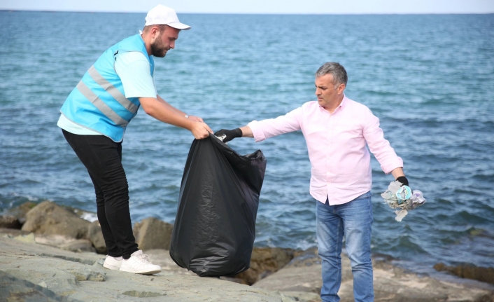 BAŞKAN MUSTAFA BIYIK VATANDAŞLARLA ÇÖP TOPLADI