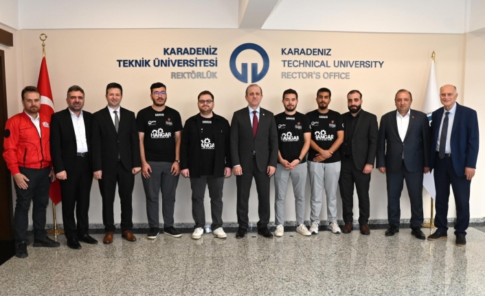 TEKNOFEST ŞAMPİYONU HANGAR TAKIMI’NDAN KTÜ REKTÖRÜNE ZİYARET